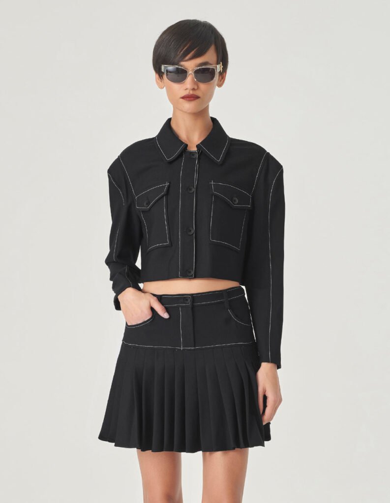 maryling black wide shoulder silhouette short jacket
